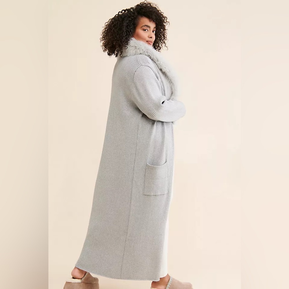 Show Me Your Mumu Lombardi Long Cardi w Silver Rib Knit and Faux Fur Collar - Picture 3 of 9